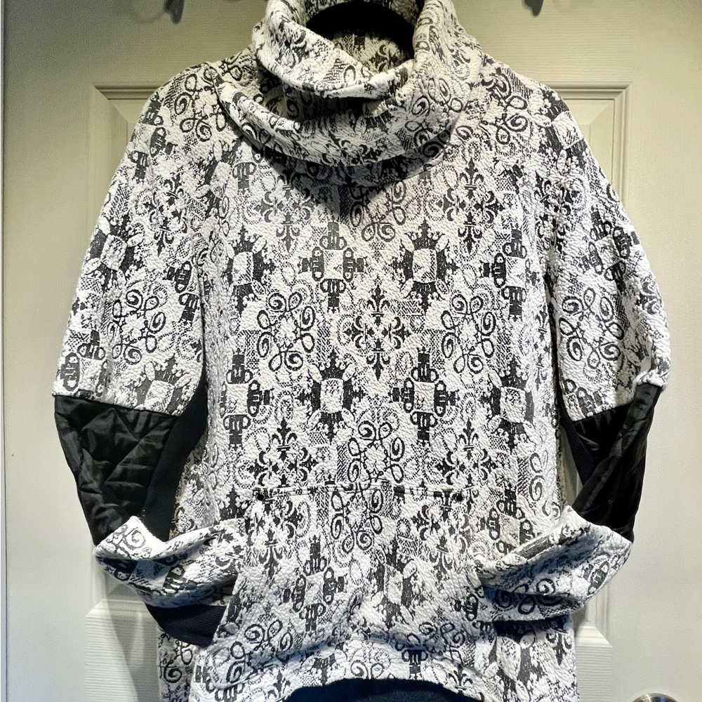 Chic Tonia Debellis Pullover